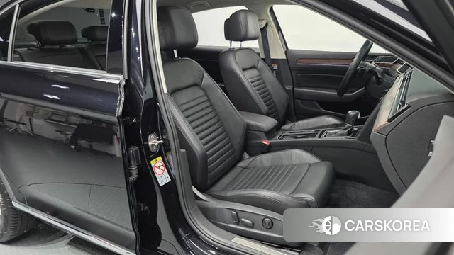 Volkswagen Passat GT (B8) 2018 Черный из Кореи, фото 3