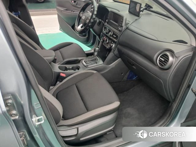 Hyundai Kona 2019 Серебристо-серый из Кореи, фото 3
