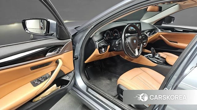 BMW 5 Series (G30) 2018 Серый из Кореи, фото 3