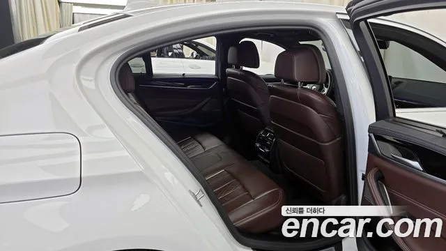 BMW 5 Series (G30) 2023 Белый из Кореи, фото 3