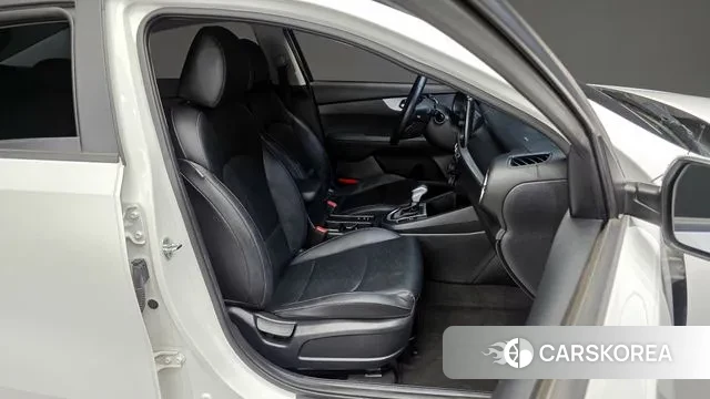 Kia The New K3 2nd generation 2021 Белый из Кореи, фото 3