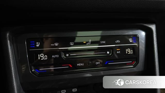 Volkswagen Tiguan Allspace 2023 Белый из Кореи, фото 3