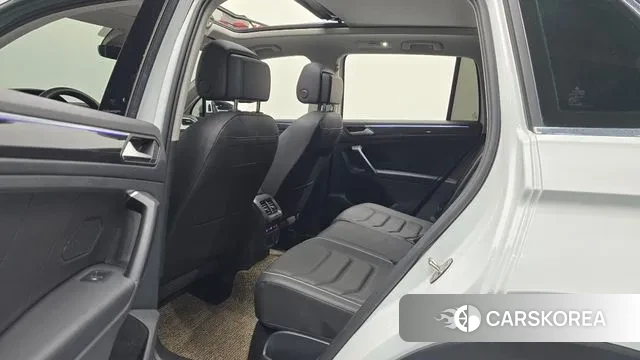 Volkswagen Tiguan second Generation 2024 Белый из Кореи, фото 3