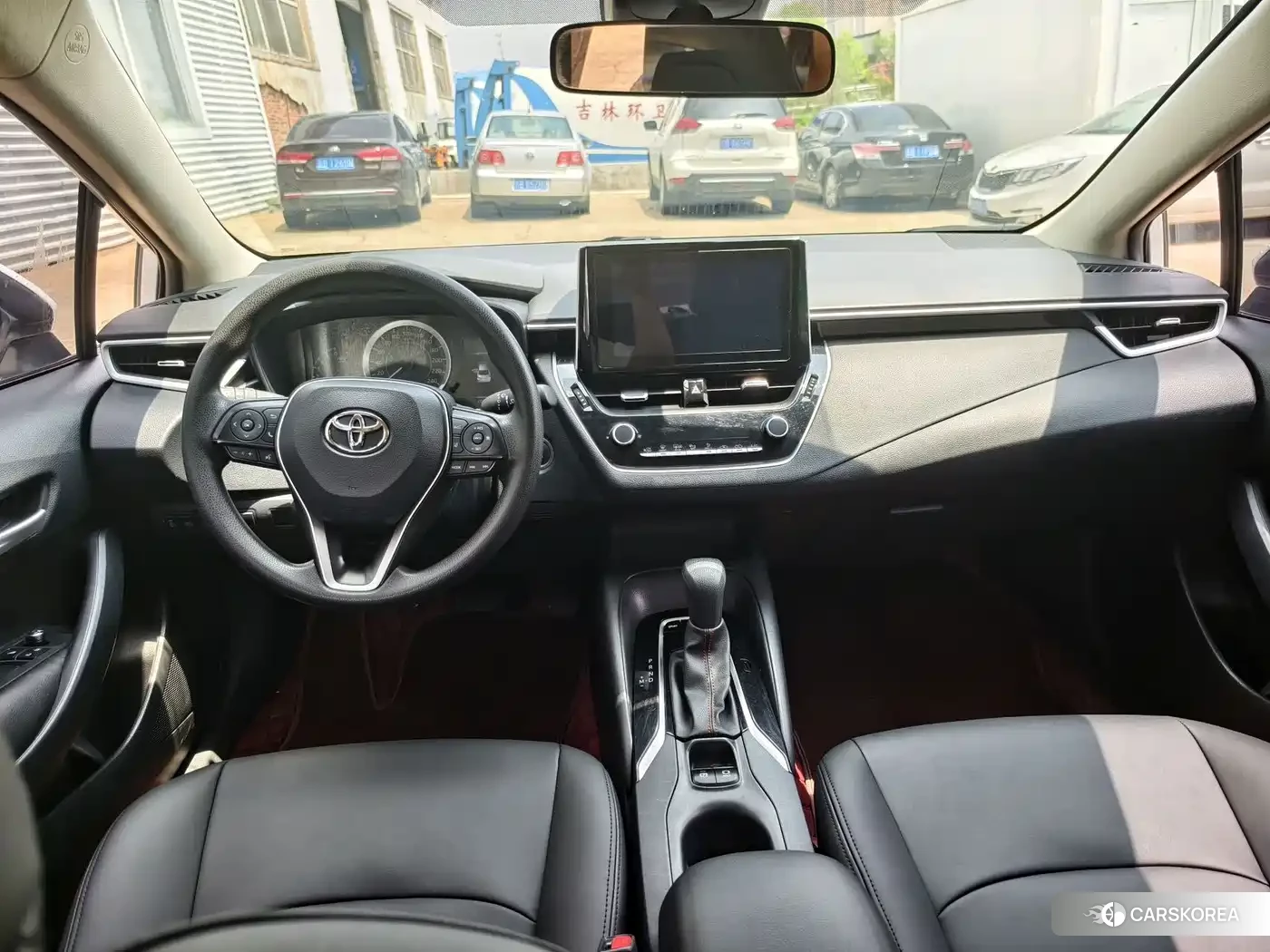 Toyota Corolla 2023 Белый из Китая, фото 3