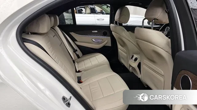 Mercedes-Benz E-Class W213 2021 Белый из Кореи, фото 3