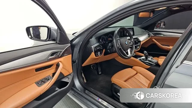 BMW 5 Series (G30) 2018 Серебристо-серый из Кореи, фото 3