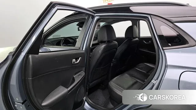 Hyundai Kona 2018 Светло-серебряный цвет из Кореи, фото 3