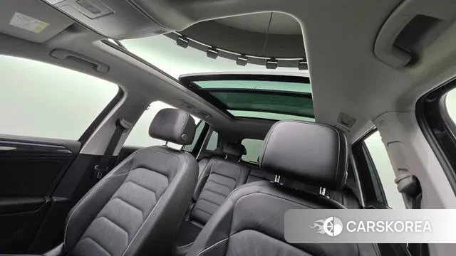 Volkswagen Tiguan second Generation 2022 Черный из Кореи, фото 3