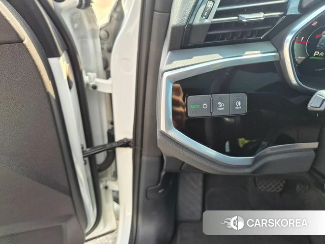 Audi Q3 (F3) 2022 Белый из Кореи, фото 3