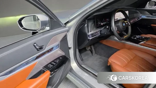 BMW 7 Series (G70) 2023 Серебристо-серый из Кореи, фото 3