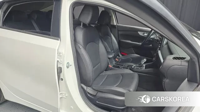 Kia The New K3 2nd generation 2022 Белый из Кореи, фото 3