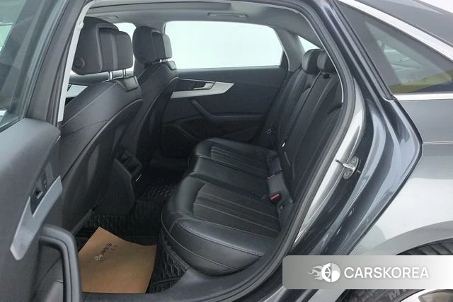 Audi A4L 2023 Темно-серый из Китая, фото 3