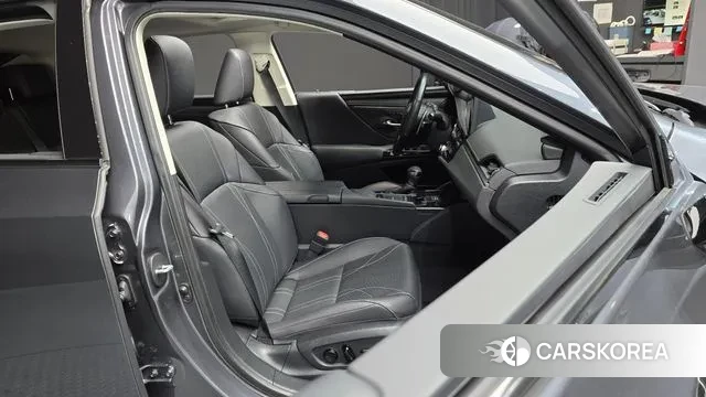 Lexus ES300h 7th generation 2021 Серый из Кореи, фото 3