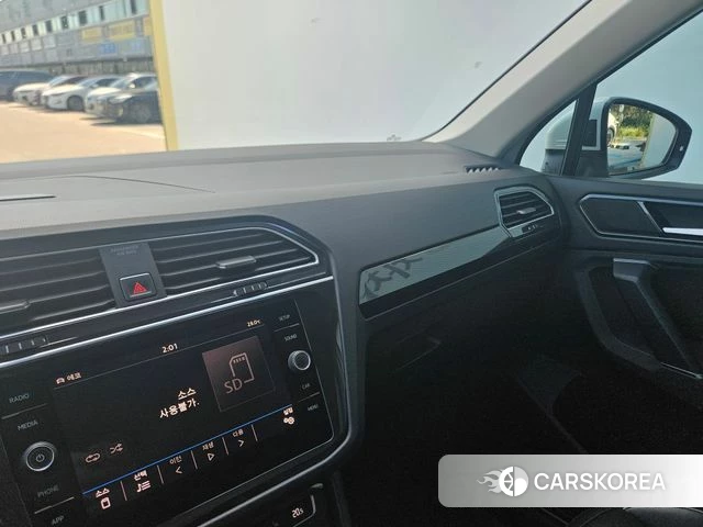 Volkswagen Tiguan second Generation 2018 Белый из Кореи, фото 3