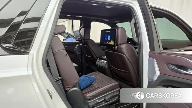 Cadillac Escalade 5th Generation 2023 Белый из Кореи, фото 3