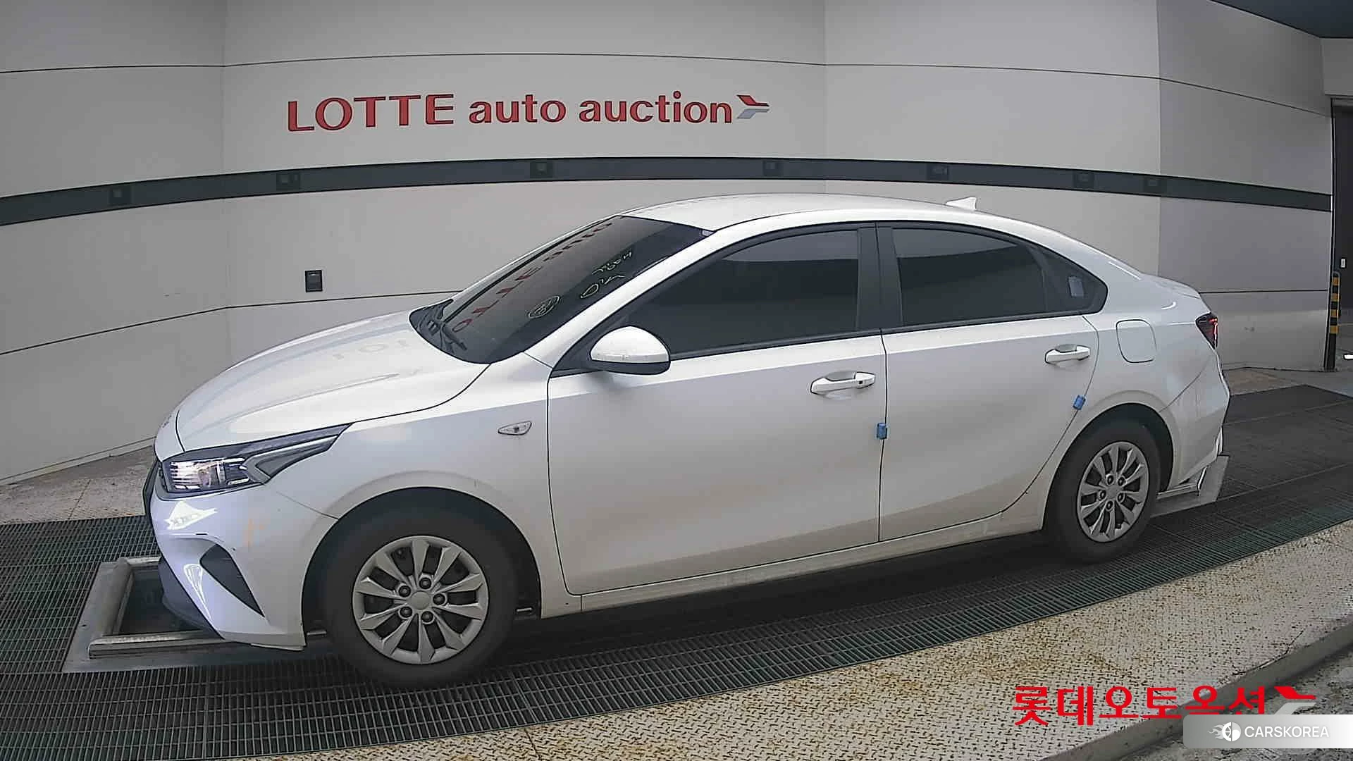 Kia K3 2022 Snow White Pearl из Кореи, фото 3