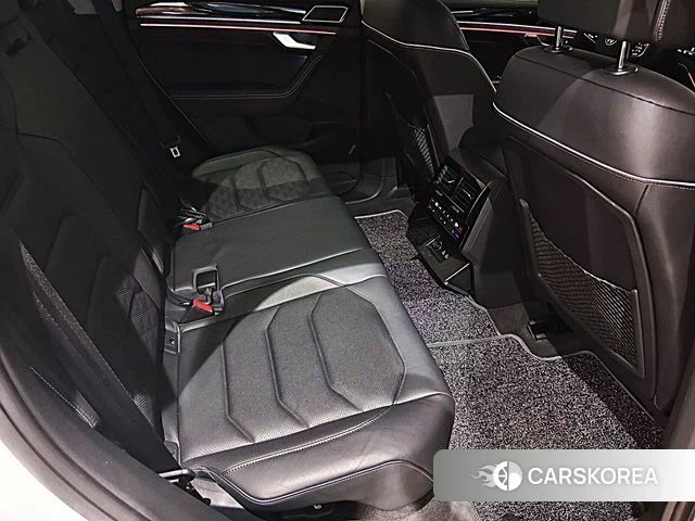 Volkswagen Touareg 3rd generation 2024 Белый из Кореи, фото 3