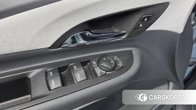 Chevrolet (GM Daewoo) Bolt EV 2018 Светло-серебряный цвет из Кореи, фото 3