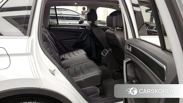 Volkswagen Tiguan second Generation 2023 Белый из Кореи, фото 3