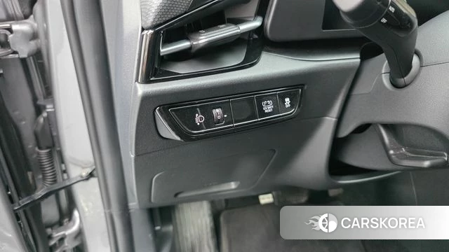 Kia Di Ol Nu Niro 2024 Серебристо-серый из Кореи, фото 3