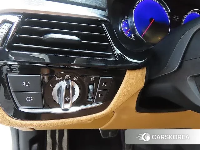 BMW 5 Series (G30) 2018 Белый из Кореи, фото 3