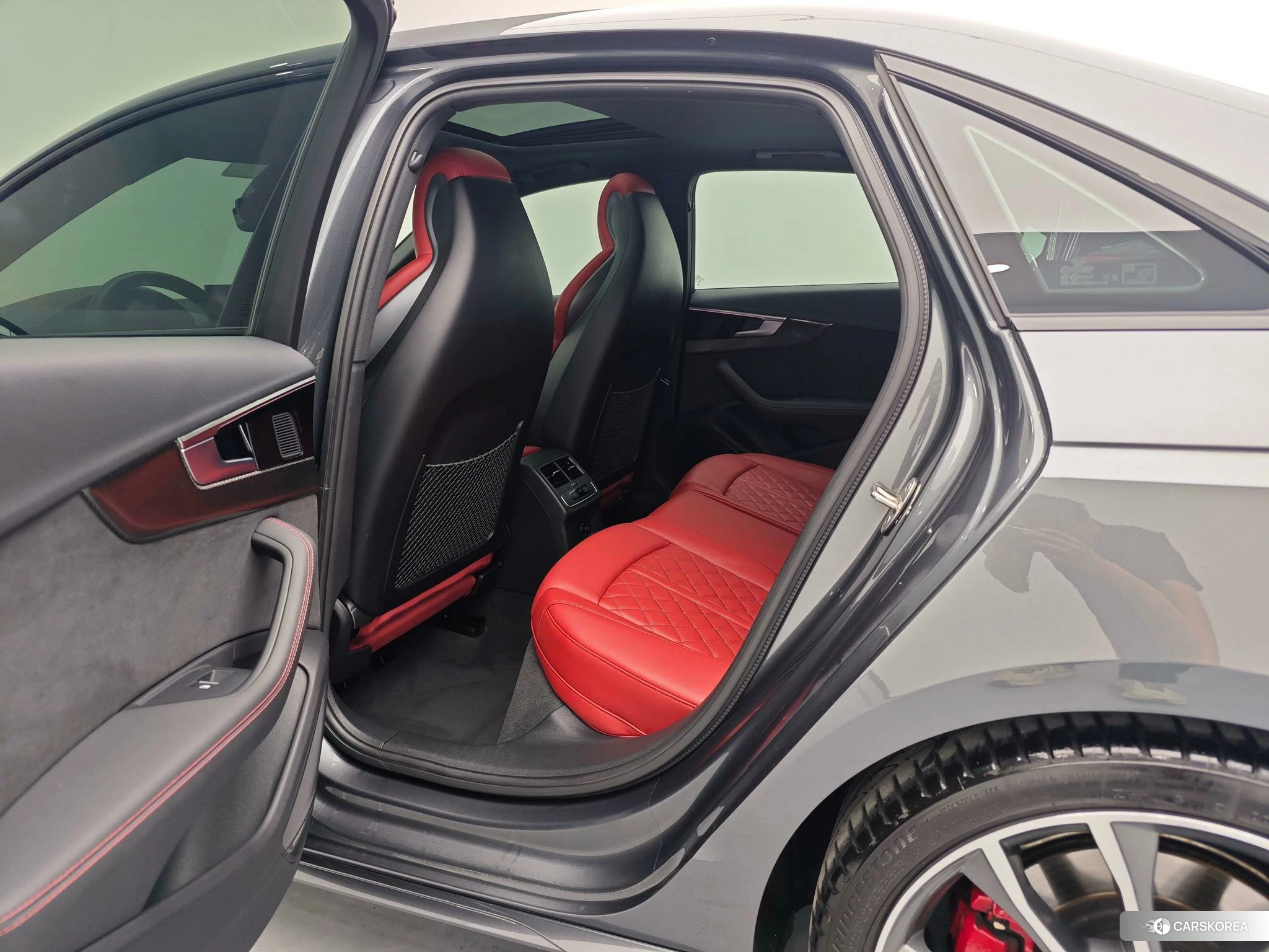 Audi S4 2023 Темно-серый из Китая, фото 3
