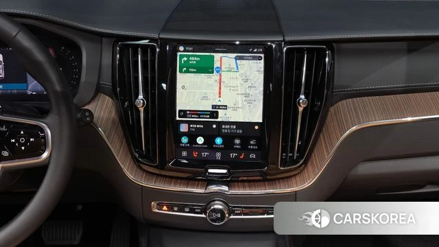 Volvo XC60 second Generation 2023 Белый из Кореи, фото 3