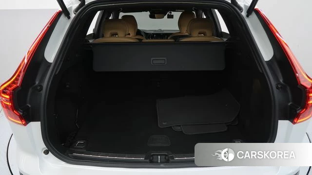Volvo XC60 second Generation 2021 Белый из Кореи, фото 3