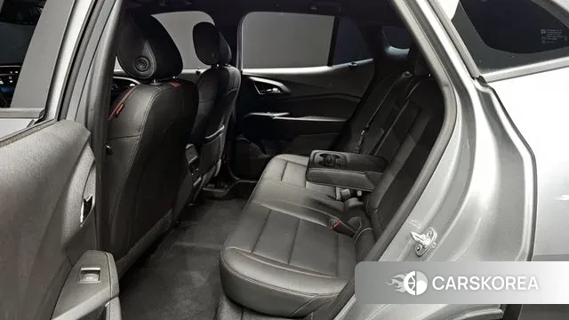 Chevrolet (GM Daewoo) Trax Crossover 2024 Серебристо-серый из Кореи, фото 3