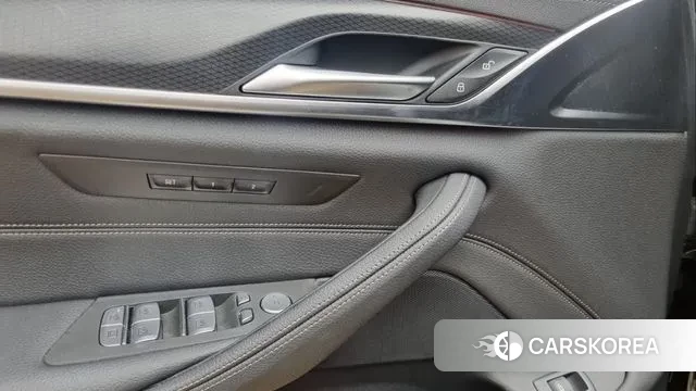 BMW 5 Series (G30) 2023 Черный из Кореи, фото 3