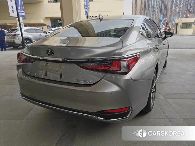 Lexus ES 2022 Серебристо-серый из Китая, фото 3