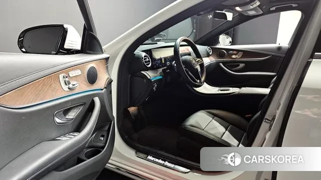 Mercedes-Benz E-Class W213 2022 Белый из Кореи, фото 3