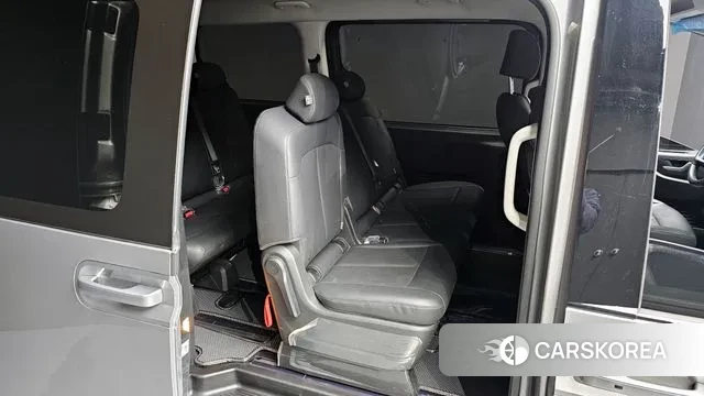 Hyundai Staria 2024 Серебряный из Кореи, фото 3