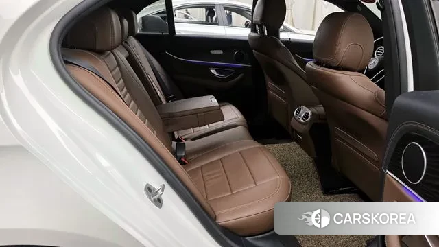 Mercedes-Benz E-Class W213 2022 Белый из Кореи, фото 3