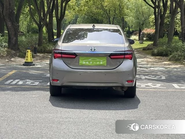 Toyota Corolla dual engine E+ 2022 Серебристо-серый из Китая, фото 3