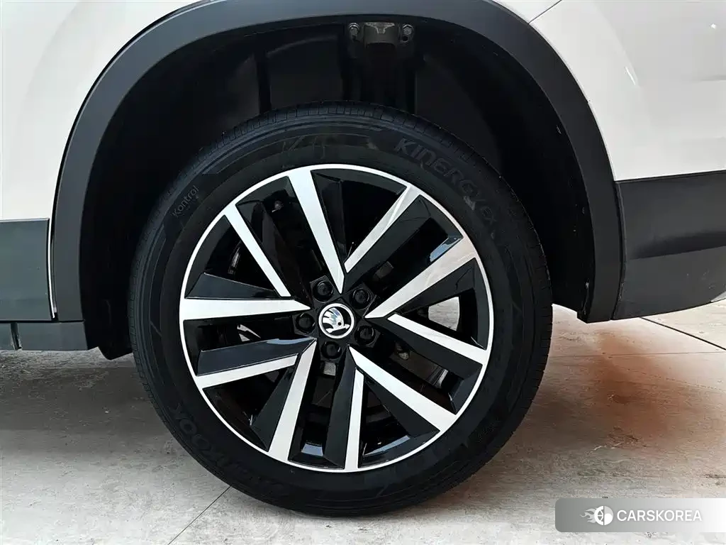 Skoda Komick 2022 Белый из Китая, фото 3