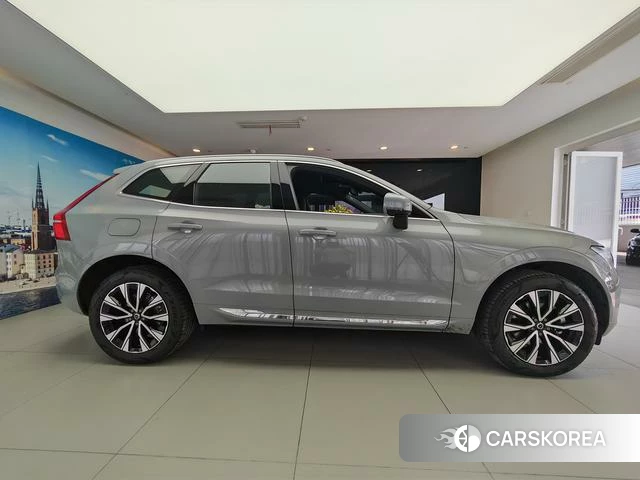 Volvo XC60 2025 Серебристо-серый из Китая, фото 3