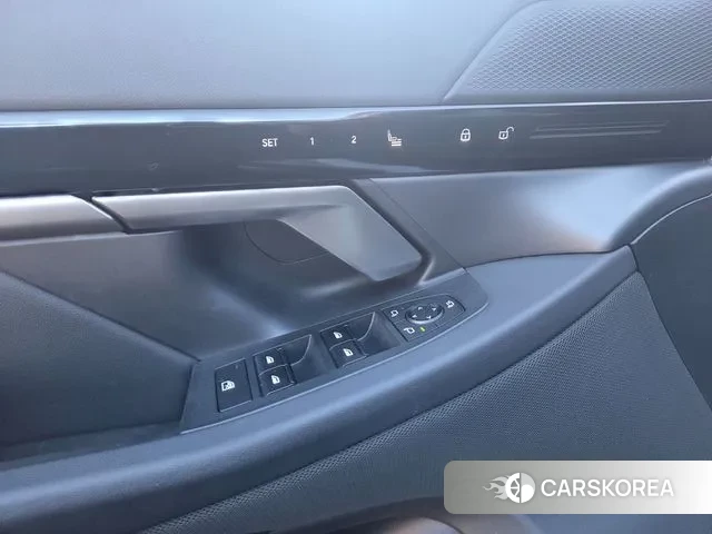 BMW 5 Series (G60) 2023 Белый из Кореи, фото 3