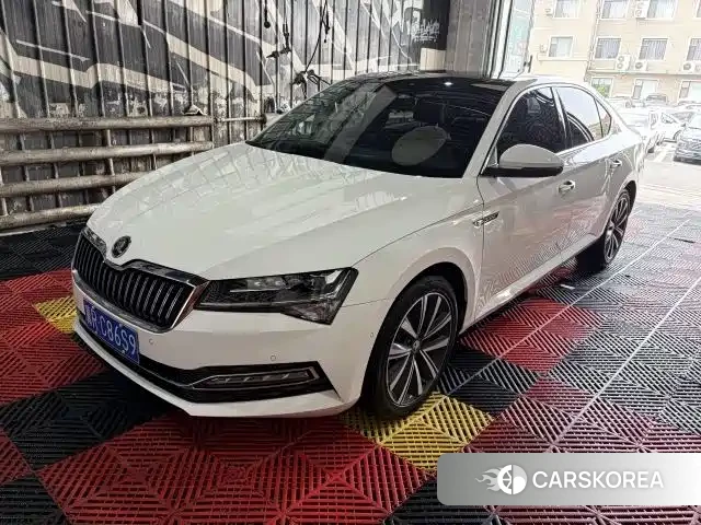 Skoda Superb 2022 Белый из Китая, фото 3