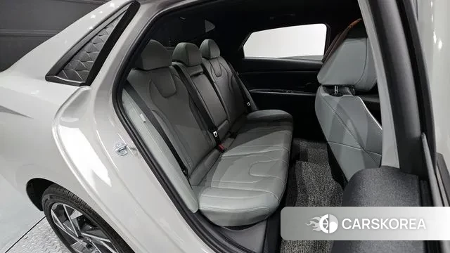 Hyundai The New Avante (CN7) 2024 Серебряный из Кореи, фото 3