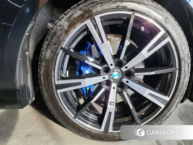 BMW 5 Series (G60) 2025 Черный из Кореи, фото 3