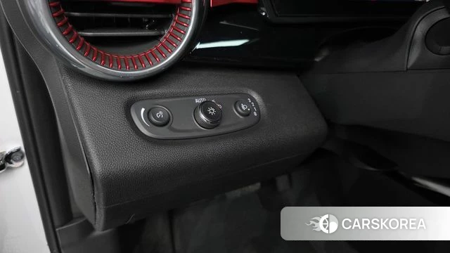 Chevrolet (GM Daewoo) Trax Crossover 2023 Белый из Кореи, фото 3