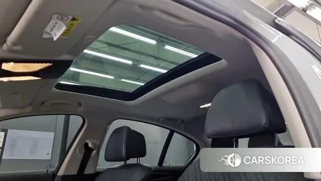 BMW 5 Series (G30) 2019 Белый из Кореи, фото 3