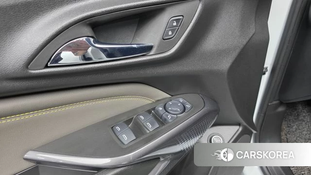 Chevrolet (GM Daewoo) Trax Crossover 2023 Белый из Кореи, фото 3