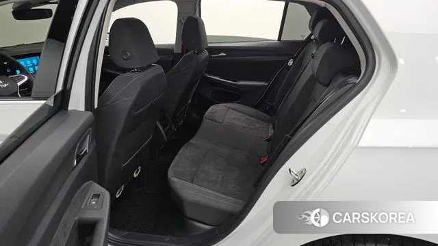 Volkswagen Golf 8th Generation 2024 Белый из Кореи, фото 3