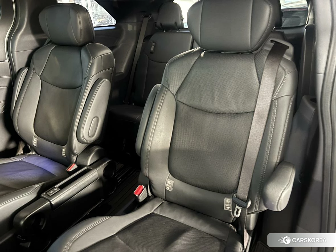 Toyota Saina 2021 Белый из Китая, фото 3