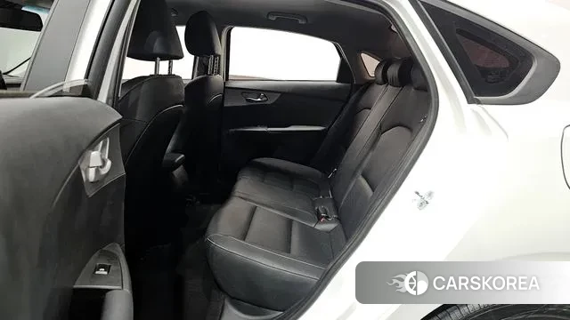 Kia The New K3 2nd generation 2022 Белый из Кореи, фото 3