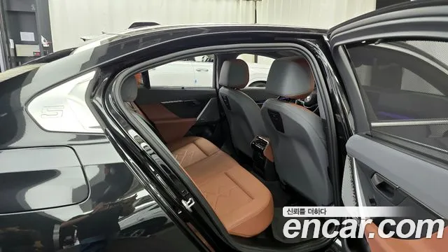 BMW 5 Series (G60) 2024 Черный из Кореи, фото 3