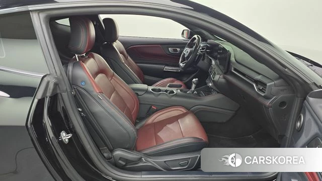 Ford Mustang 7th Generation 2024 Черный из Кореи, фото 3