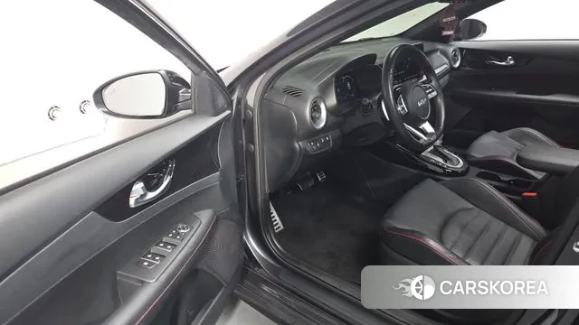 Kia The New K3 2nd generation 2023 Серый из Кореи, фото 3